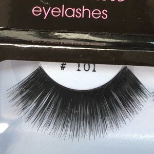 #101 la Charme Eyelashes